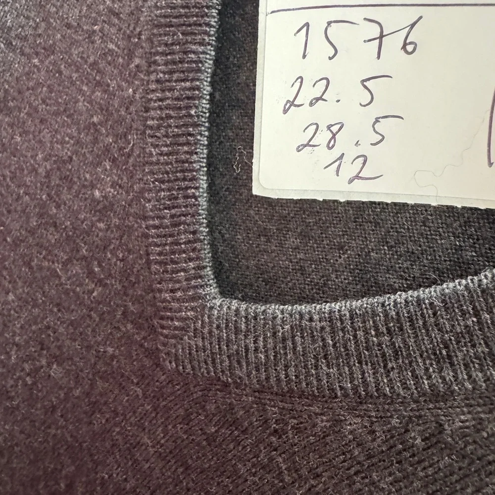 Brooks Brothers 346 Men's XL Charcoal Gray 100% Merino Wool V-Neck Sweater Vest